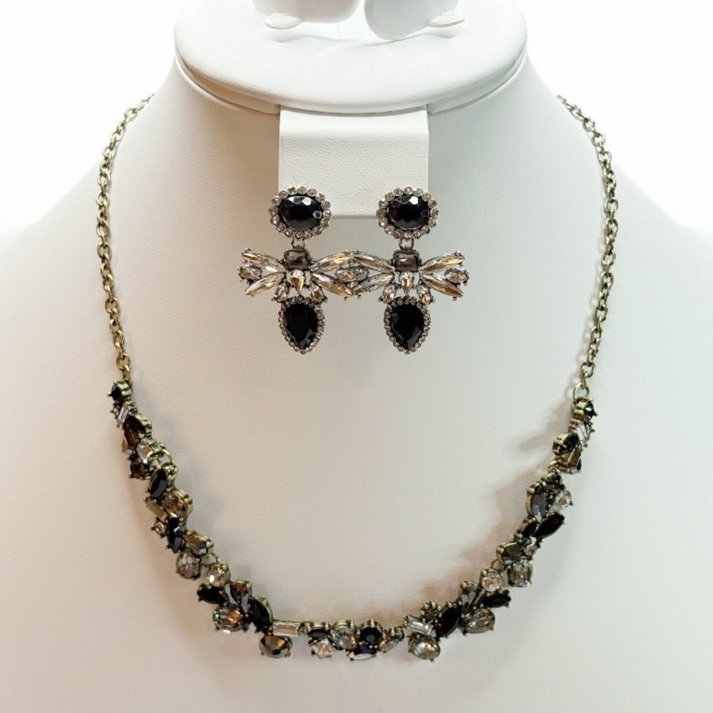 NWT Simply Noir Statement Necklace & Drop Earrings Set (Avon)